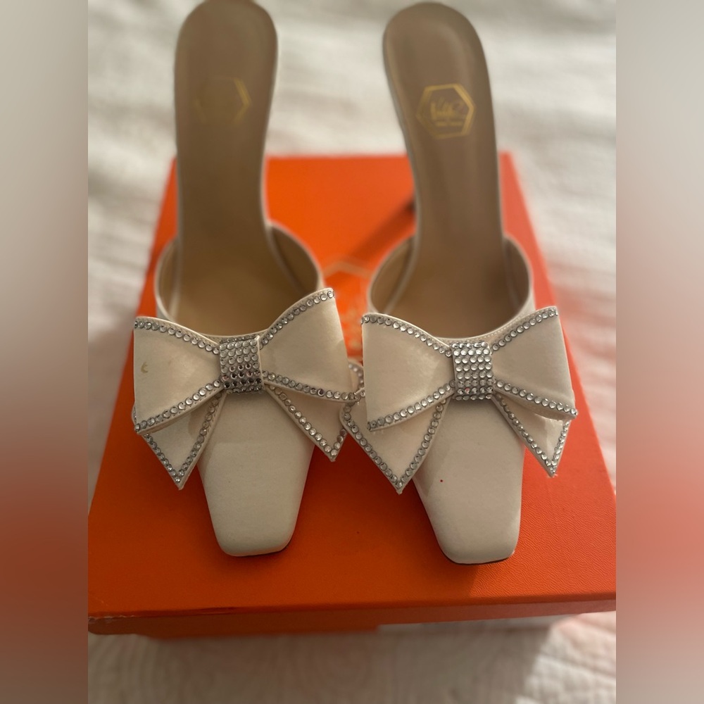Elegant Cream Bow Platform Heels